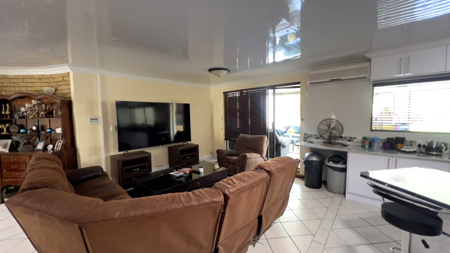 4 Bedroom Property for Sale in Langenhovenpark Free State